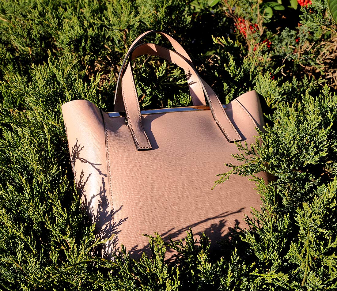 simply-mathilda-arena-y-negro-bolso-coccinelle-arbusto